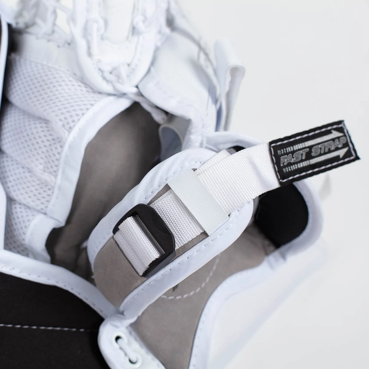 Bauer Vapor X2.7 Junior Goalie Catcher - Image 7