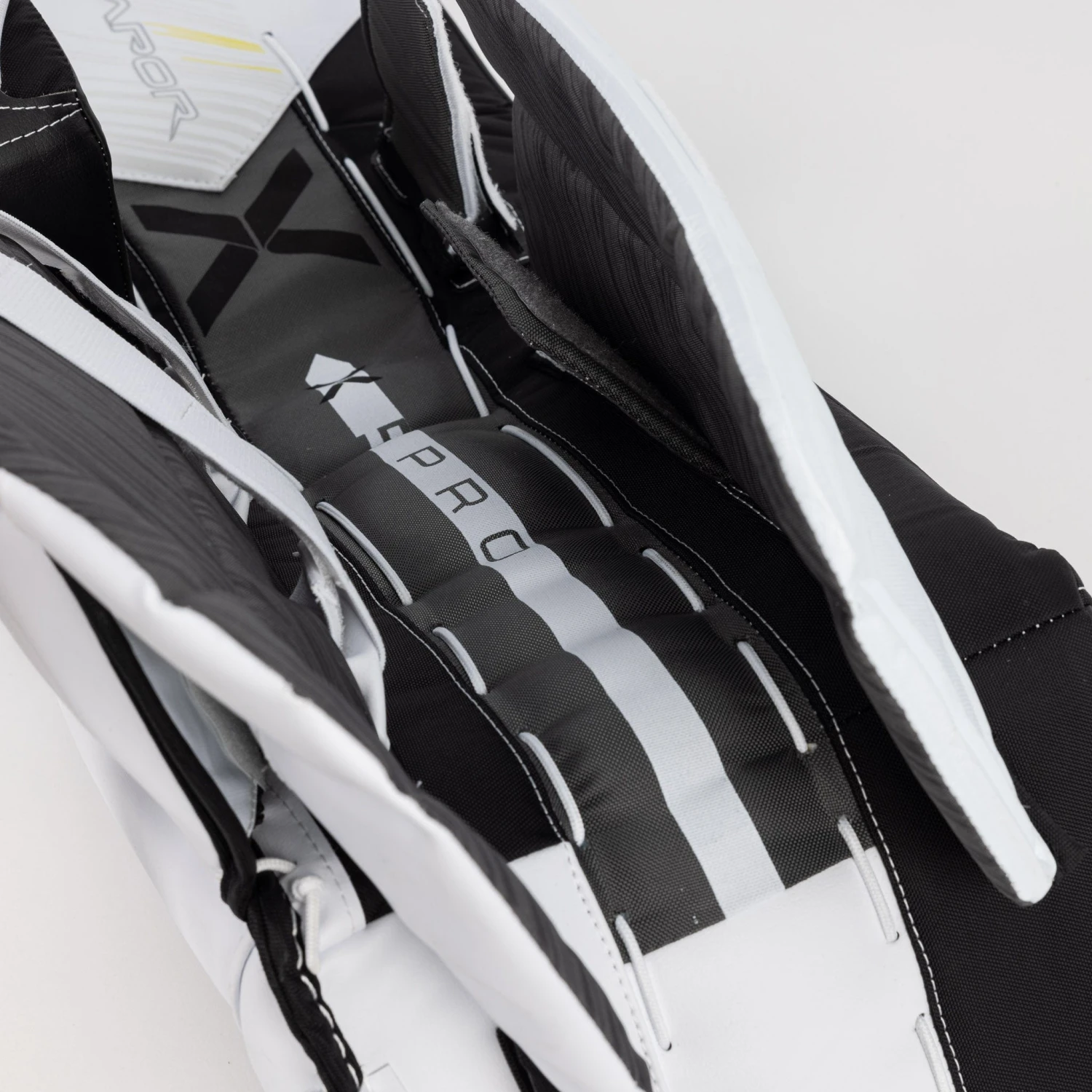 Bauer Vapor X5 Pro Intermediate Goalie Leg Pads - Image 8