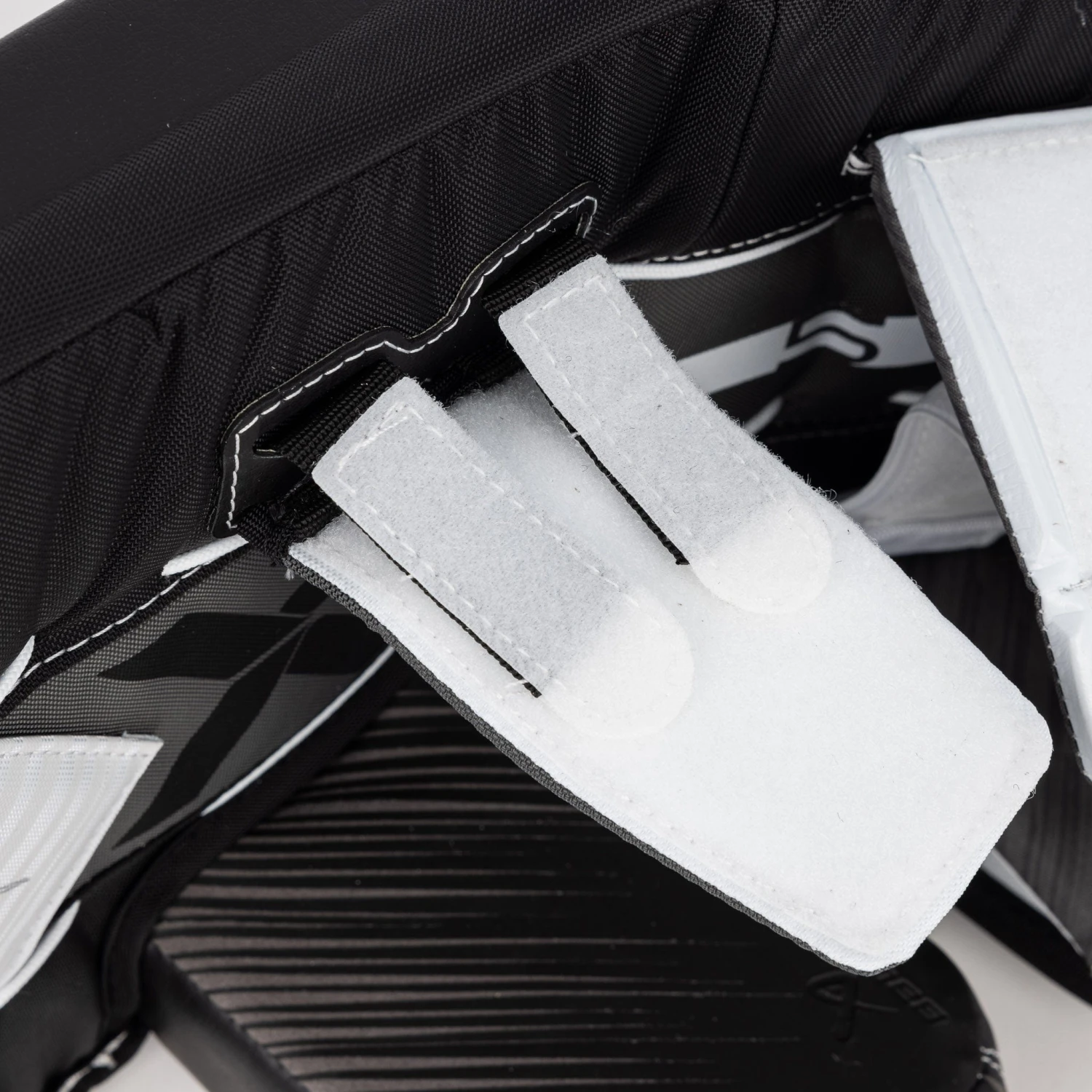 Bauer Vapor X5 Pro Intermediate Goalie Leg Pads - Image 11