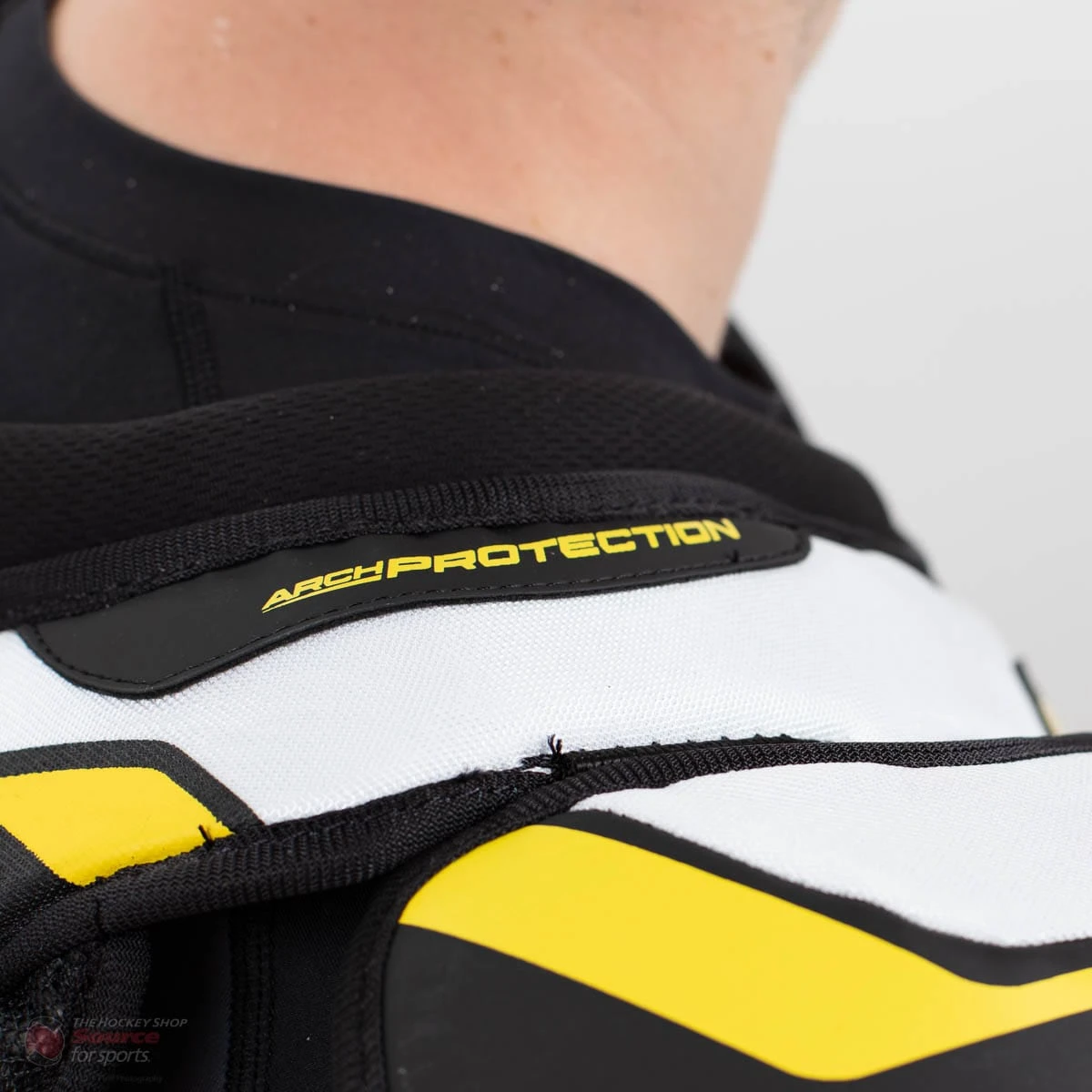 Bauer Supreme 2S Pro Junior Hockey Shoulder Pads - Image 7