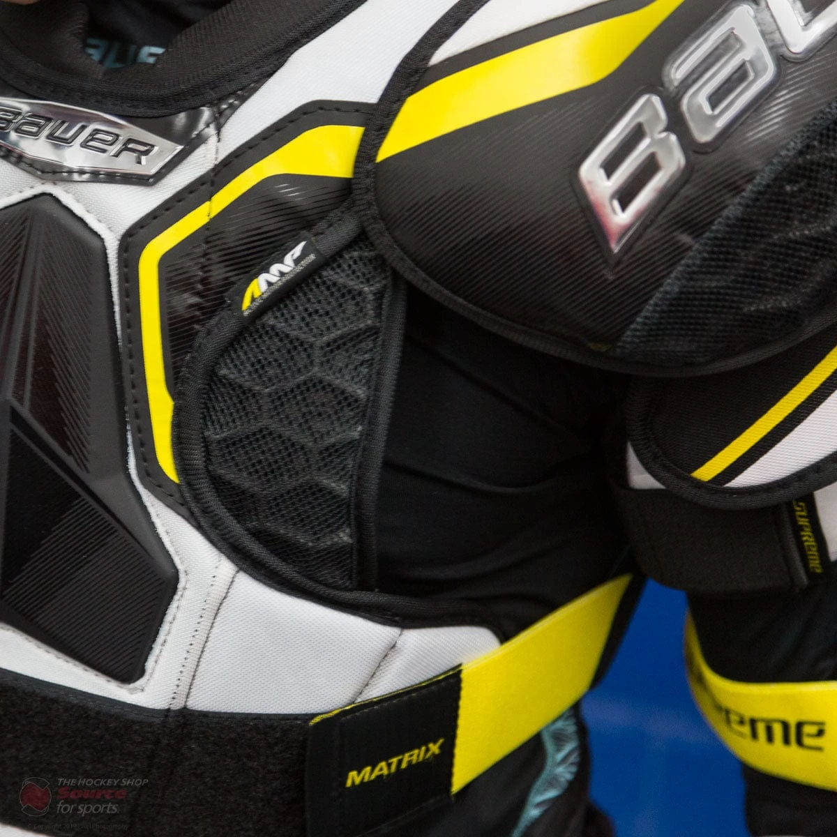 Bauer Supreme Matrix Senior Hockey Shoulder Pads (2019) - Image 3