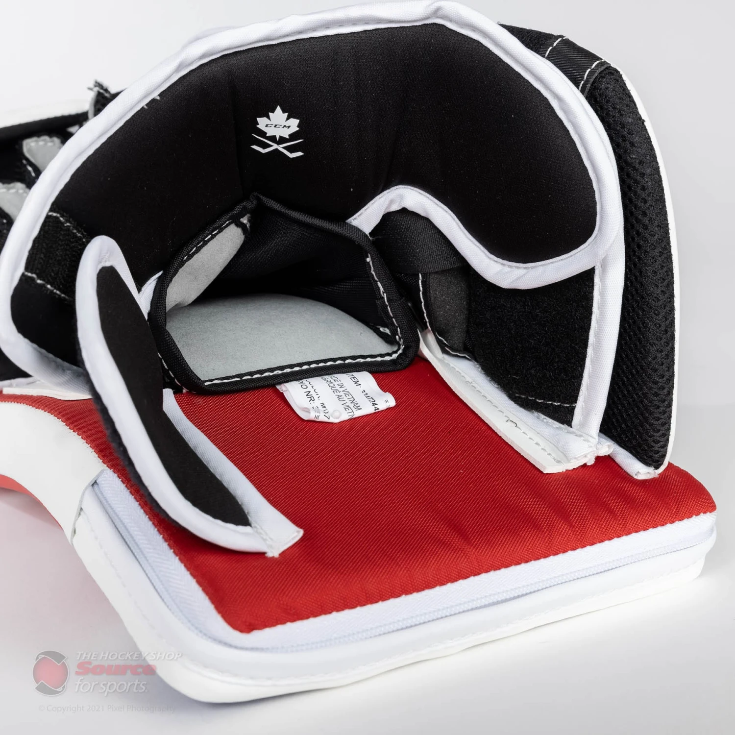 CCM Extreme Flex E5.5 Senior Goalie Blocker - Image 12