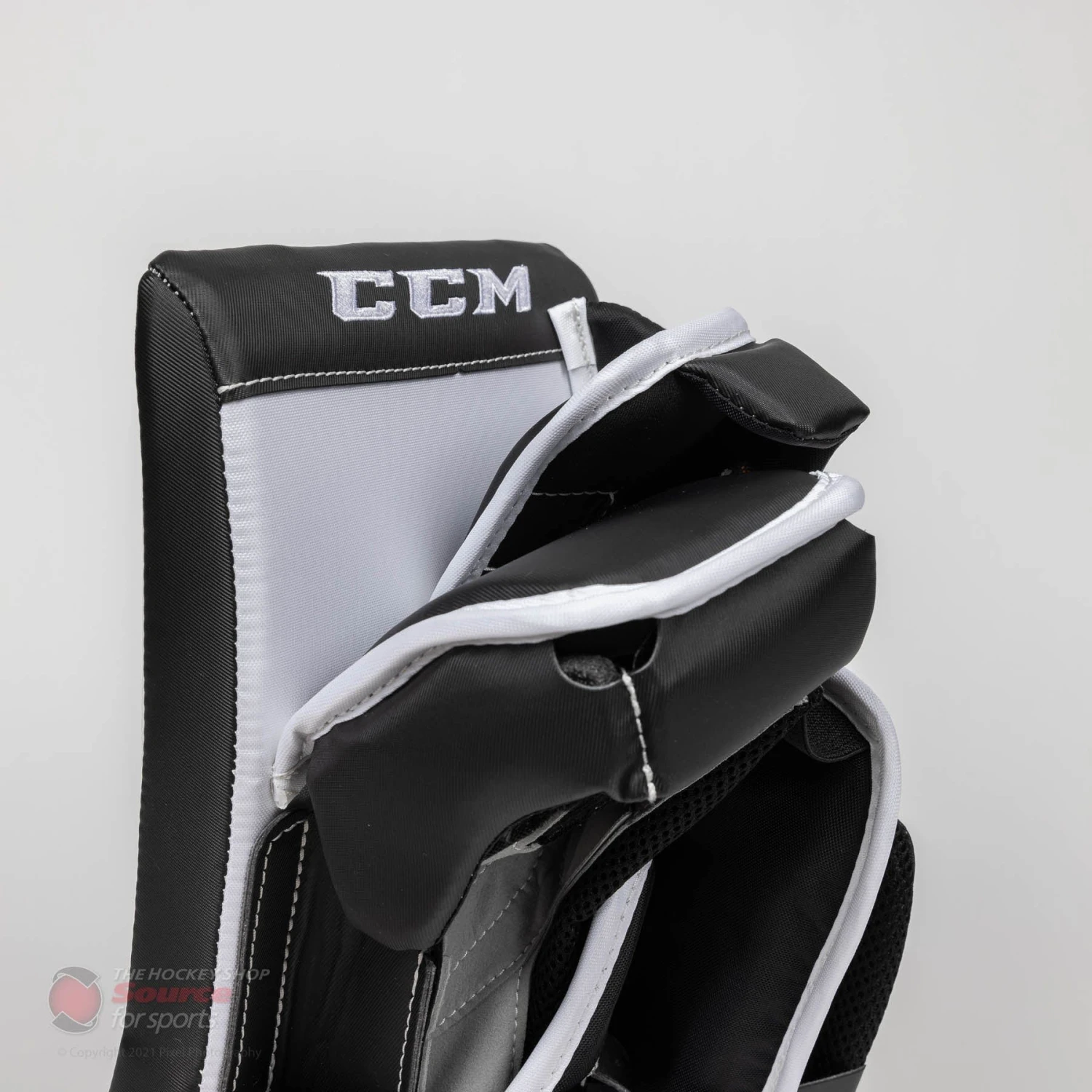 CCM Extreme Flex E5.9 Intermediate Goalie Blocker - Source Exclusive - Image 4