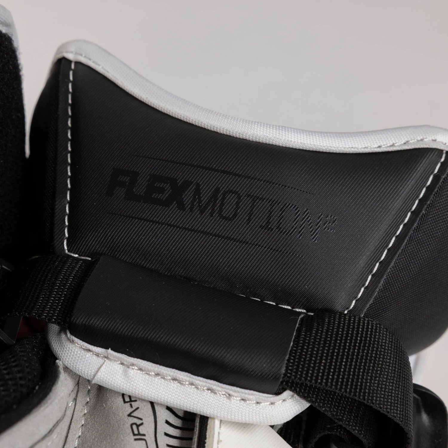 CCM Extreme Flex E6.9 Intermediate Goalie Blocker - Image 11