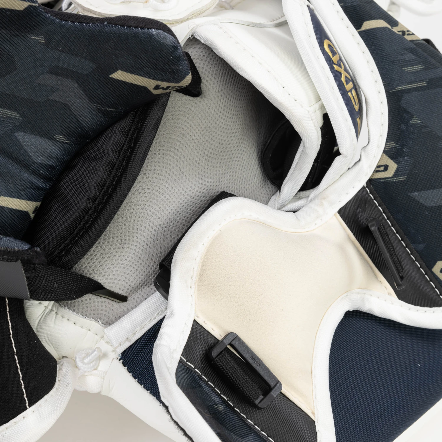 CCM Axis 2 Senior Goalie Catcher - 591 Degree - Image 14