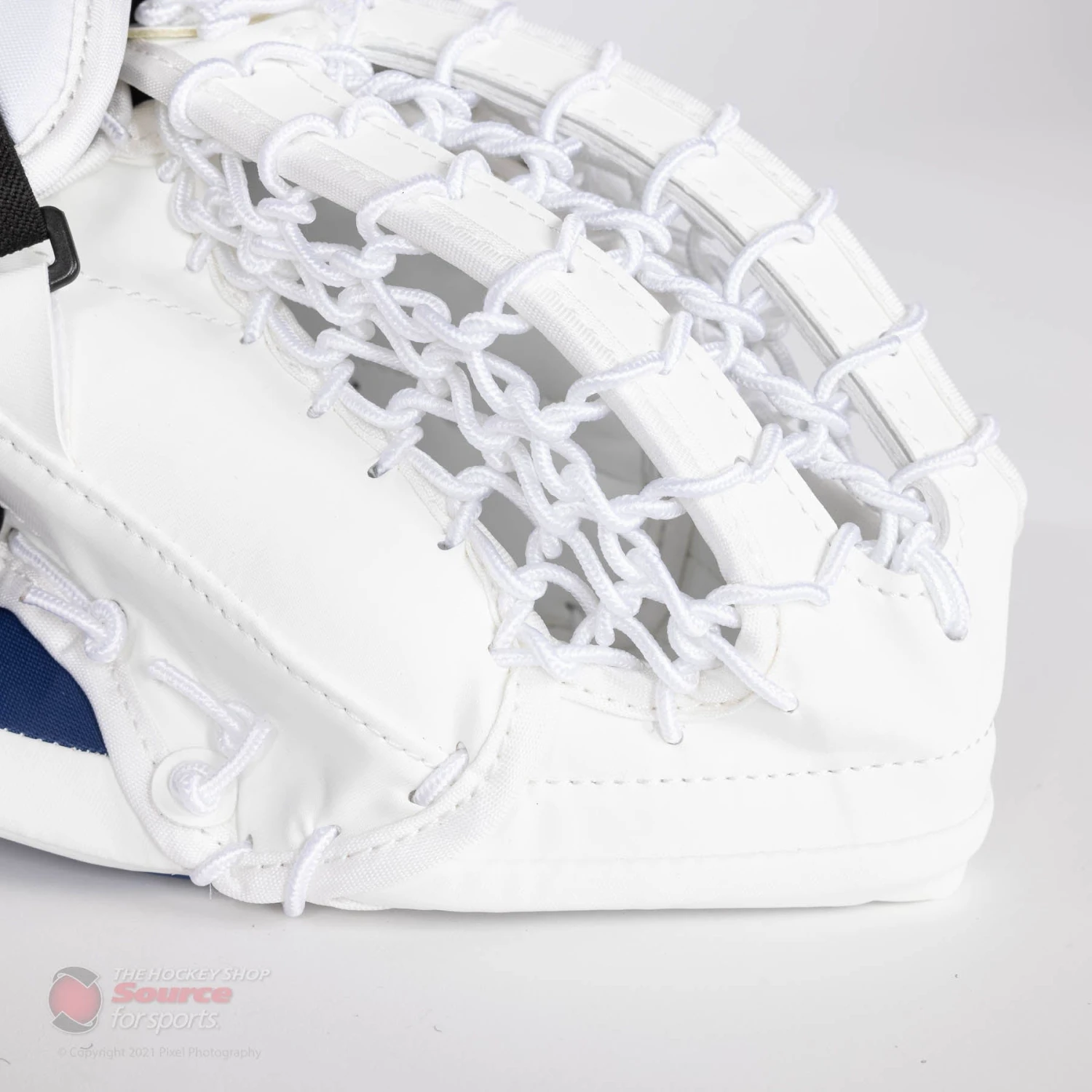 CCM Extreme Flex E5.5 Junior Goalie Catcher - Image 6