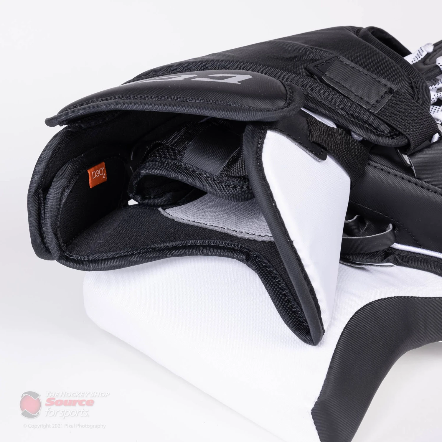 CCM Extreme Flex E5.5 Senior Goalie Catcher - Source Exclusive - Image 8