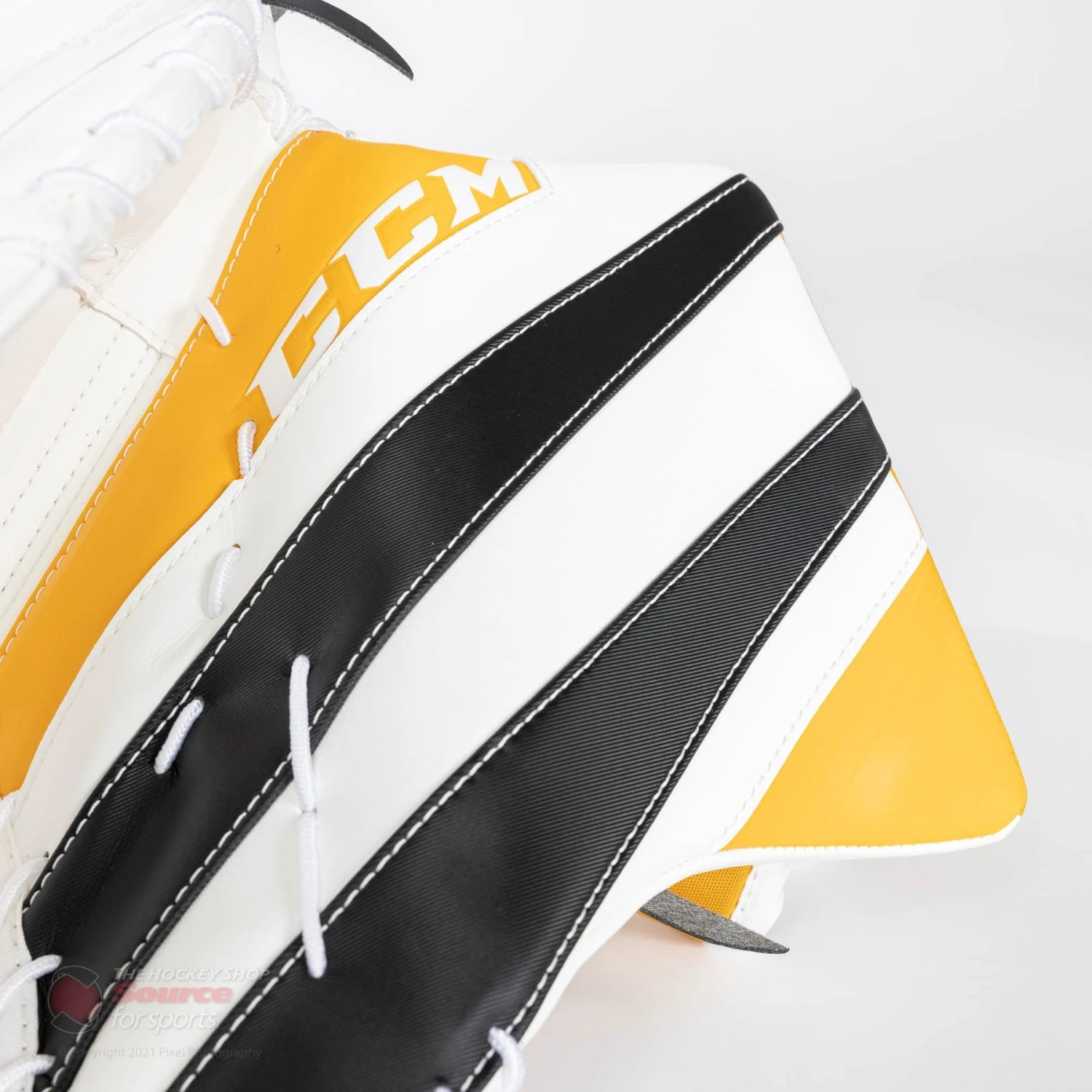 CCM Extreme Flex E5.9 Senior Goalie Catcher - Image 9