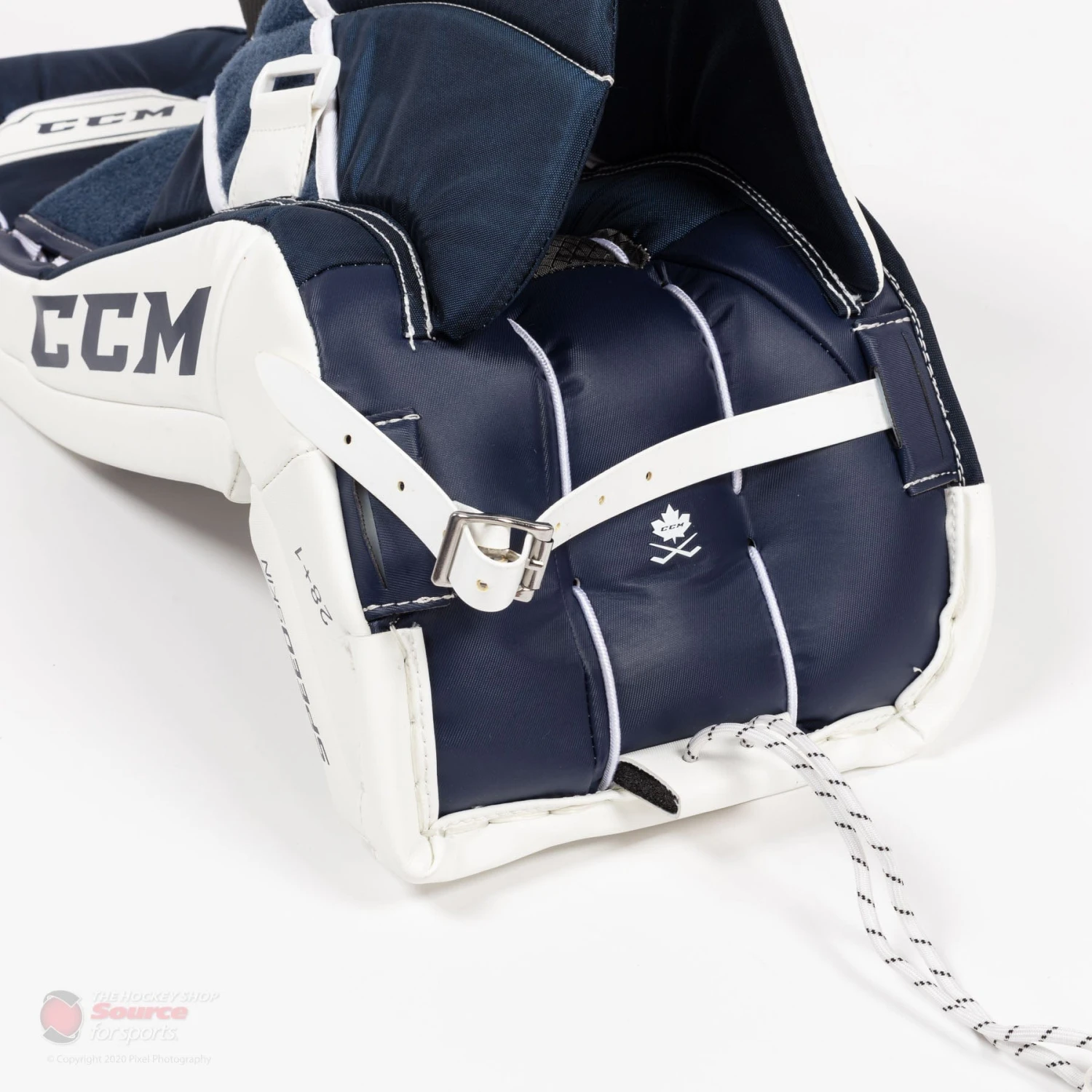 CCM Axis A1.5 Junior Goalie Leg Pads - Image 11