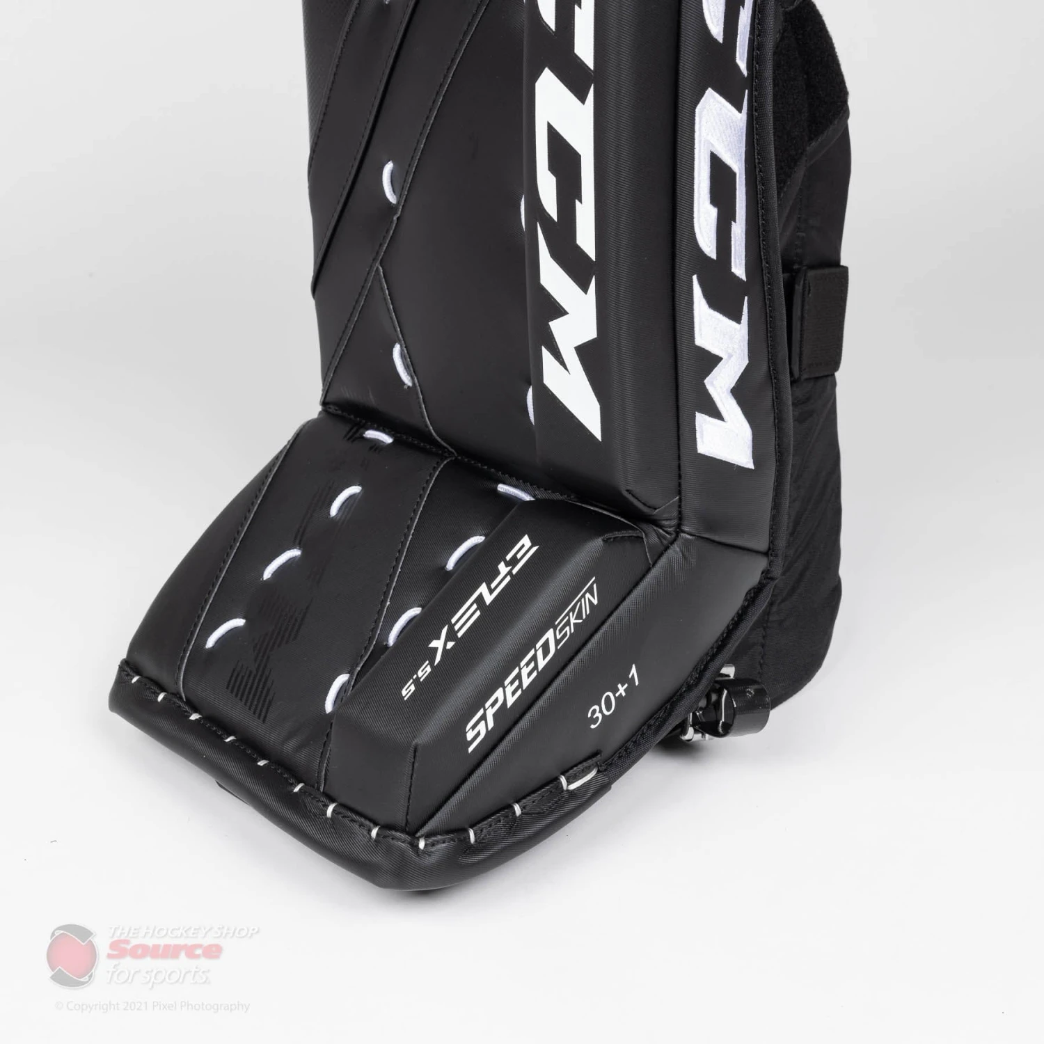 CCM Extreme Flex E5.5 Junior Goalie Leg Pads - Source Exclusive - Image 5