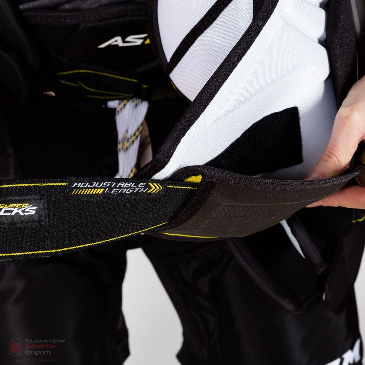 CCM Super Tacks AS1 Senior Hockey Shoulder Pads - Image 7