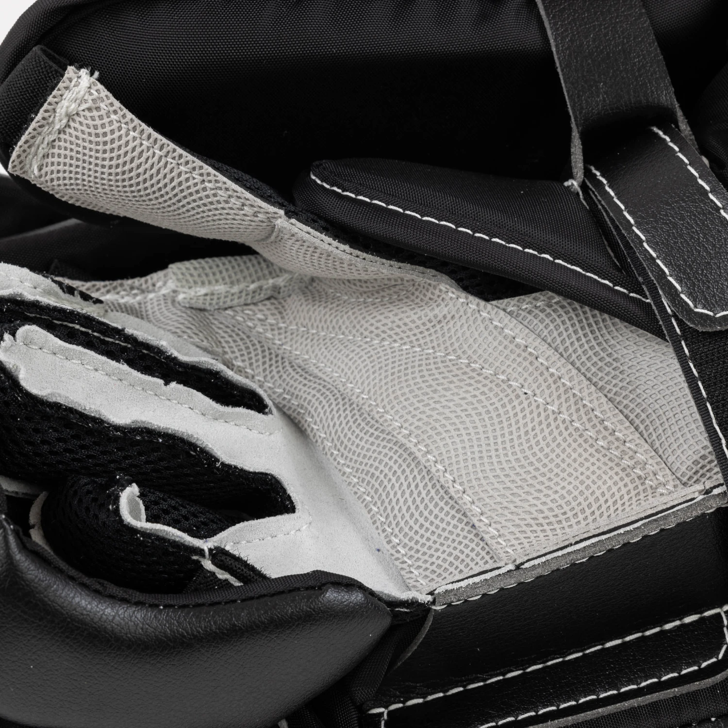 TRUE L20.2 Senior Goalie Blocker - Domestic - Image 7