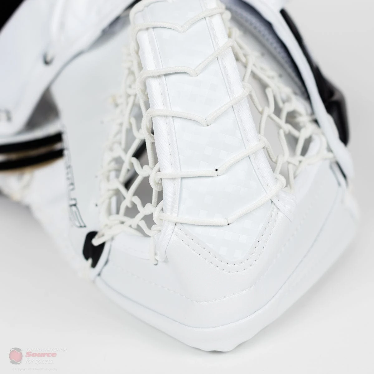 Vaughn Ventus SLR2 Pro Carbon Senior Goalie Catcher - Image 6