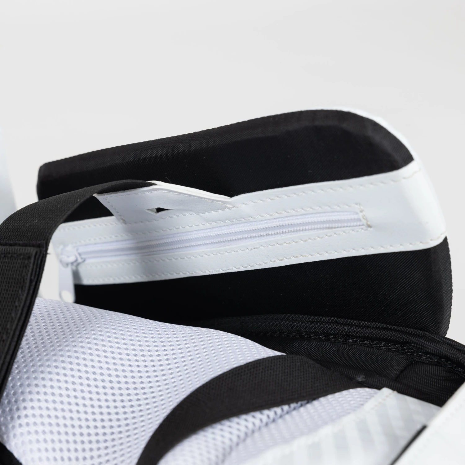 Vaughn Ventus SLR3 Youth Goalie Leg Pads - Image 11