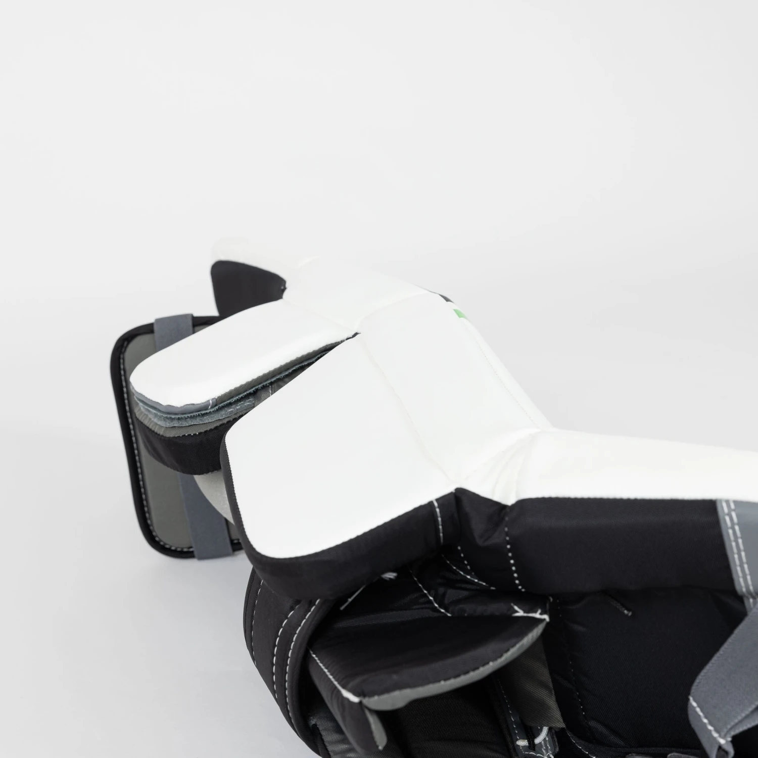 Warrior Ritual G6 E+ Youth Goalie Leg Pads - Image 6